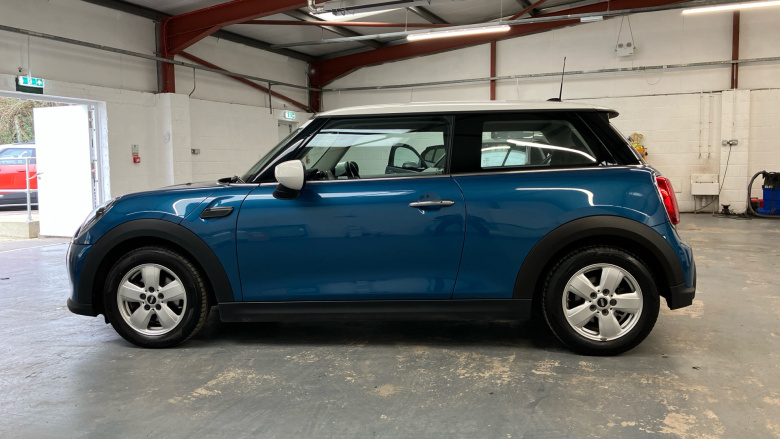 MINI Hatchback 1.5 Cooper Classic 3dr Auto Petrol Hatchback